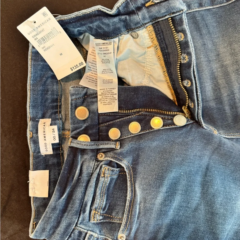 Good American High Rise Blue Jeans with Vintage-Inspired Look - Picture 2 of 4
